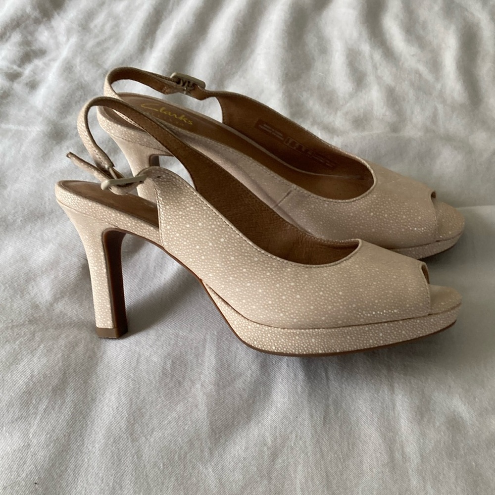 Clarks Women's Cream Peep-Toe Heels size 7.5, NWOT